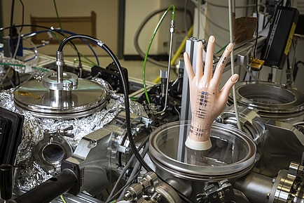Electronic skin: Physicist develops multisensory hybrid material